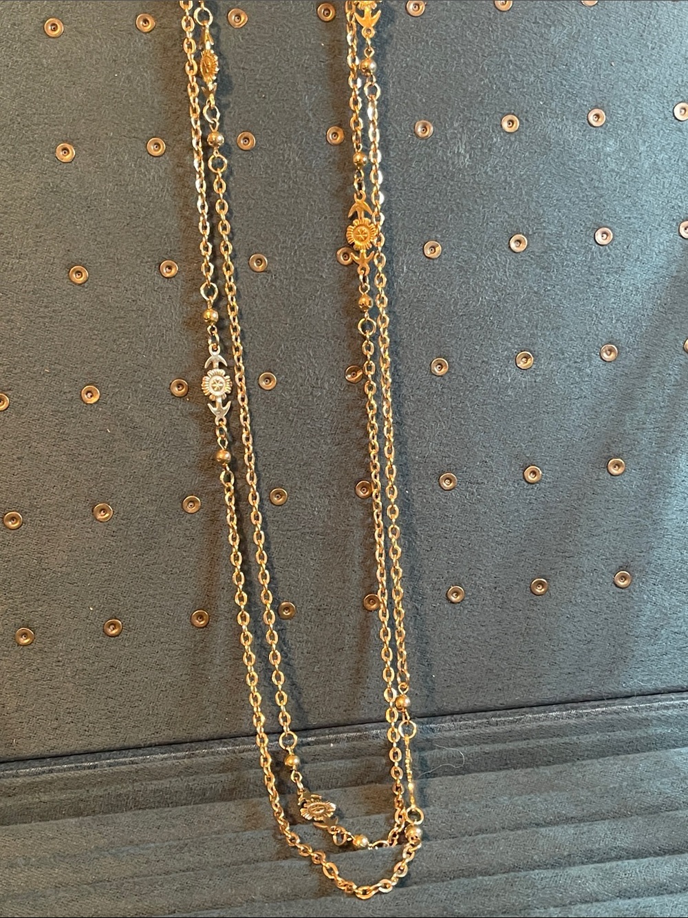 Vintage 51” Gold Tone Anchor & Floral Motif Medallion Accented Chain Necklace - Picture 5 of 6